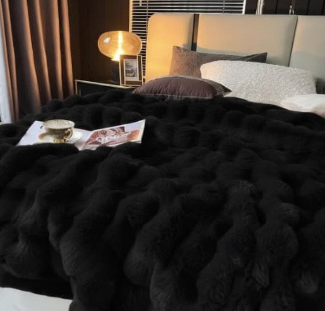 Cobija burbuja negra elegante en cama