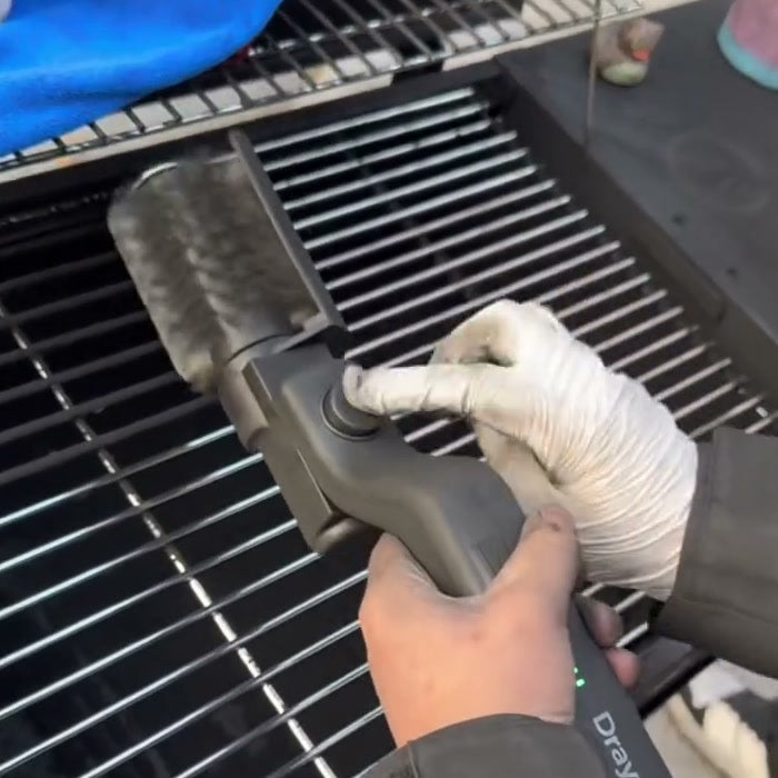 Cepillo eléctrico de mango curvo con indicador de batería listo para limpiar la parrilla