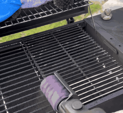 Cabezal pulidor pasando sobre la rejilla ya limpia de la parrilla